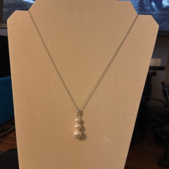 Jewelry - Faux Pearl Necklace